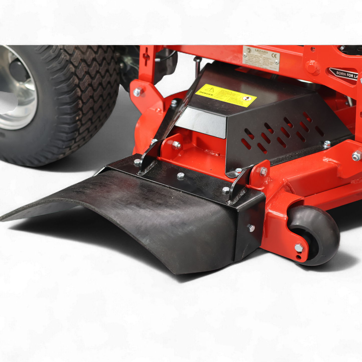 Tondeuse autoportée LEZARD S107 conducteur debout 27cv Briggs&Stratton 810cc 107cm Stand On