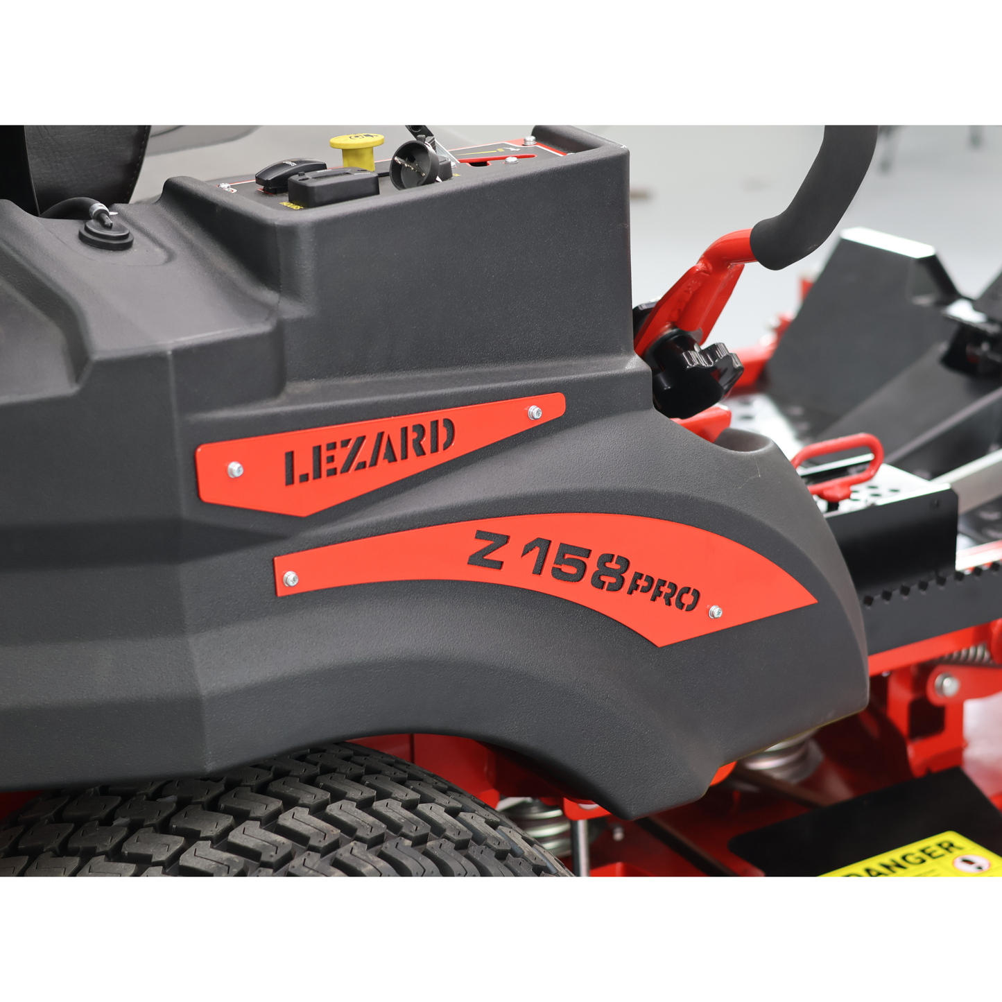 Tracteur tondeuse à rayon de braquage zéro LEZARD Z158PRO 35CV 158 cm zero turn