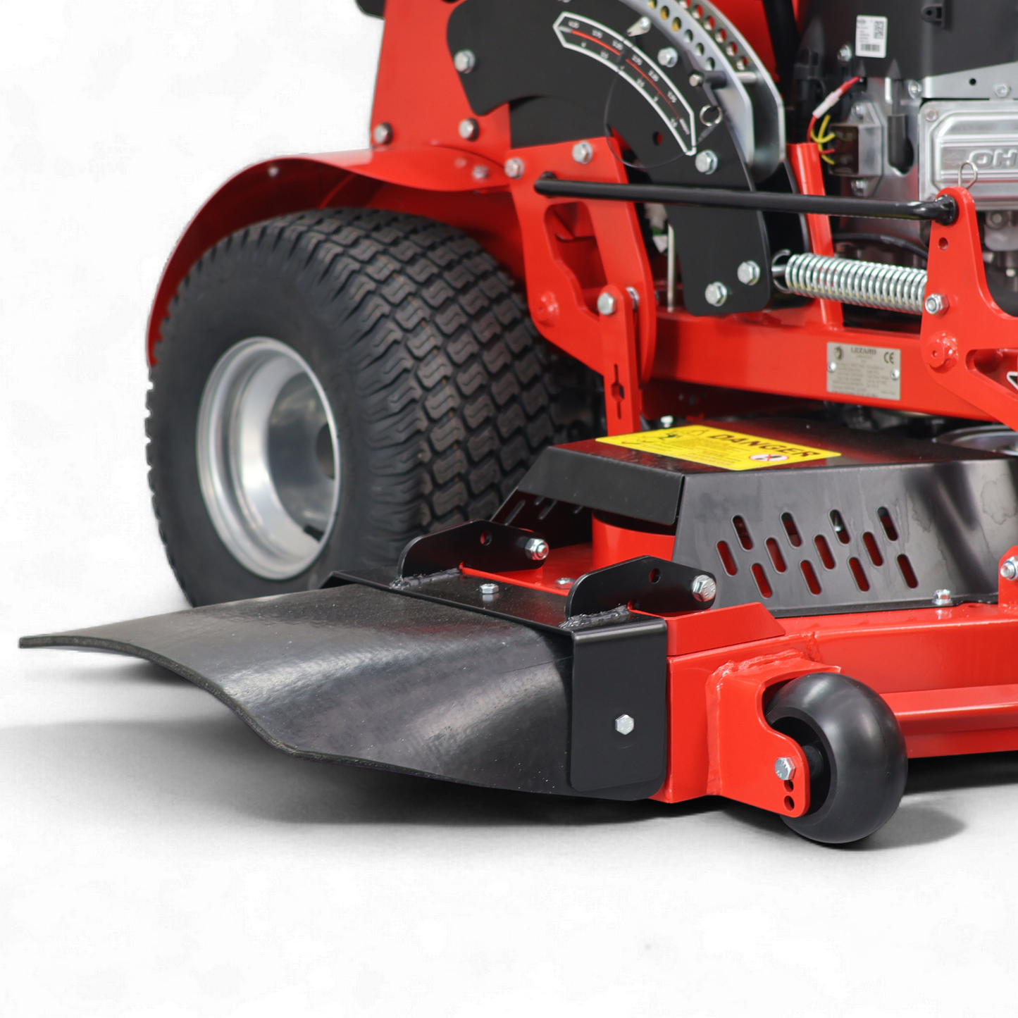 Tondeuse autoportée LEZARD S127 Briggs&Stratton 27CV 810cc 127cm conducteur debout Stand On